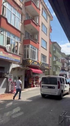 Adapazarı’nda Polis Ekipleri Kaçmaya Çalışan Yabancı Uyruklu Şahsı Yakaladı