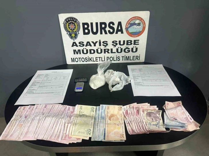 Bursa’da polisin kovalamacası sonucu uyuşturucu çetesi yakalandı