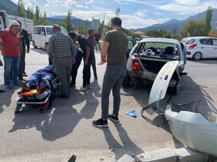 Çeltikçi ilçesinde Trafik Kazası: 4 Yaralı