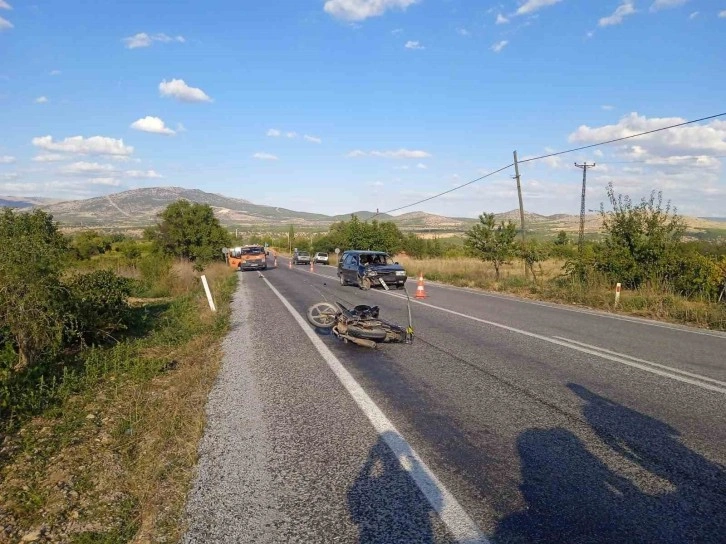 Denizli'de Motosiklet U Dönüşü Yapmak İsterken Otomobille Çarpıştı, Sürücü Hayatını Kaybetti