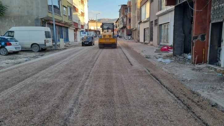 Gölbaşı Belediyesi Yolları Onarıyor