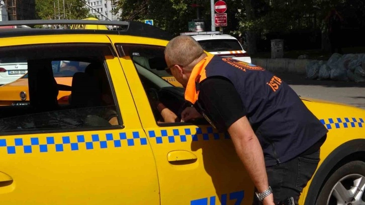 İstanbul Taksim Meydanı'nda Ticari Taksi Şoförlerine Para Cezası Kesildi