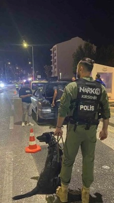 Kırşehir’de Narko Timler Parklarda Şok Uygulama Yaptı