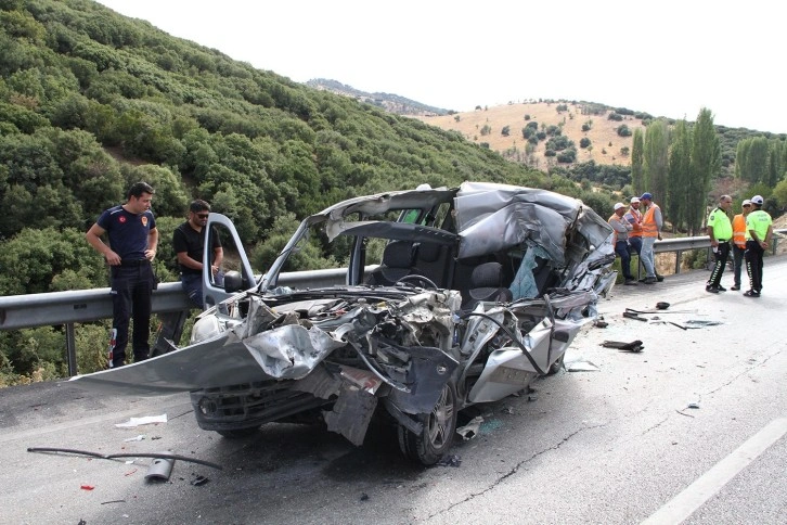 Kula'da Trafik Kazası: 1 Ölü, 1 Ağır Yaralı