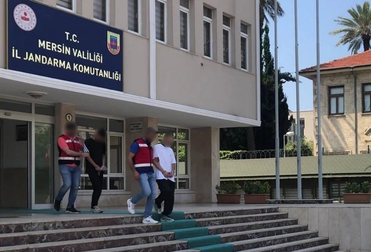 Mersin’de Jandarma Ekipleri Hükümlüleri Yakalayıp Cezaevine Teslim Etti