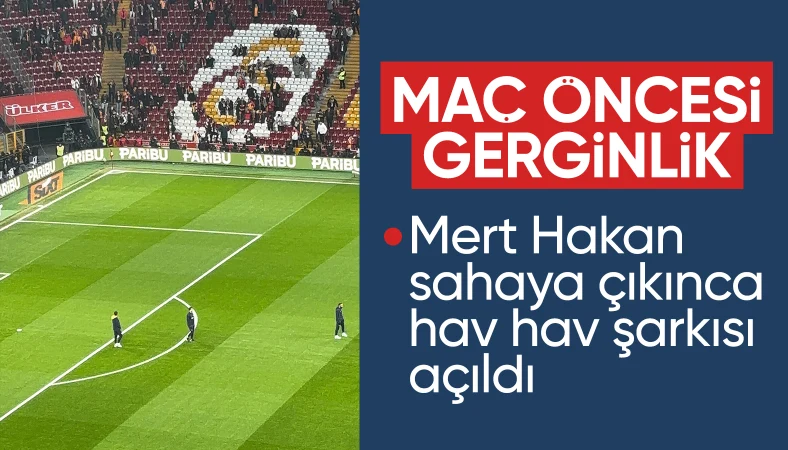 Mert Hakan Yandaş sahaya çıkarken 'hav hav' şarkısı çalındı, ortam gerildi