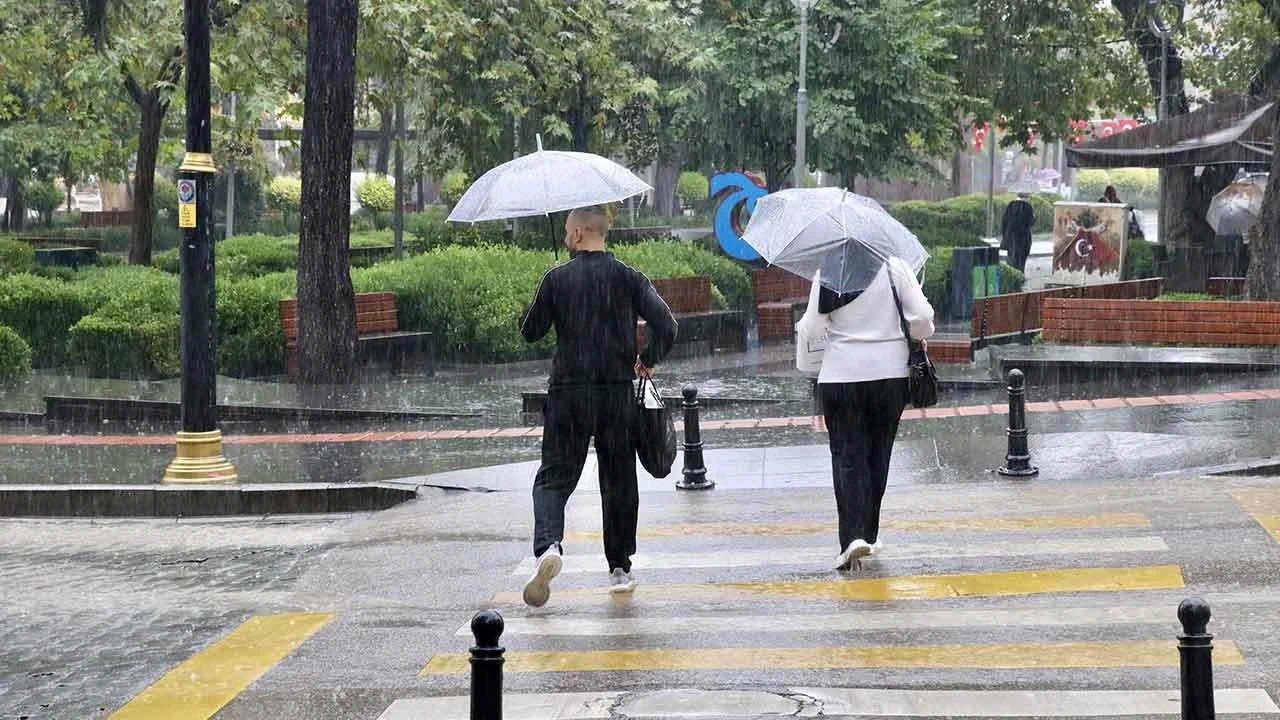 Meteoroloji 10 il için uyardı: Kuvvetli yağış geliyor