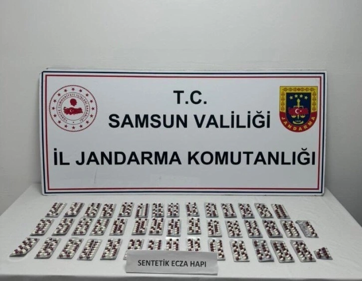 Samsun’da Jandarma Operasyonunda 947 Adet Sentetik Ecza Hap Ele Geçirildi