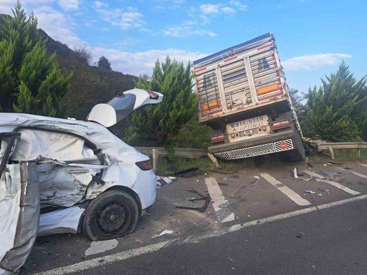 Ünye'de Zincirleme Trafik Kazası: 1 Ağır 5 Yaralı