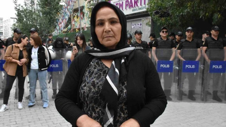 Van’da PKK Tarafından Dağa Kaçırılan Anne Protestolara Katıldı