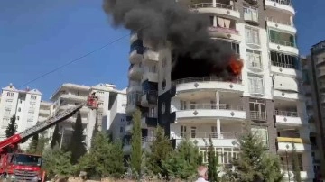 Adıyaman'da 9 Katlı Binada Çıkan Yangın Panik Yarattı