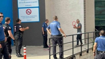 Bıçakla Kendini Kesmek İsteyen Şahsı Polis İkna Etti