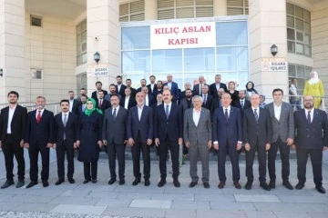 Konya Büyükşehir Belediye Başkanı Altay mazbatasını aldı