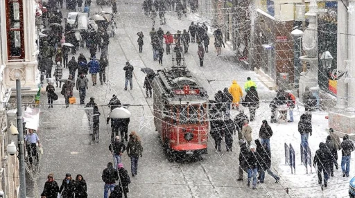 Meteoroloji uzmanları duyurdu: İstanbul'a ilk kar ne zaman yağacak