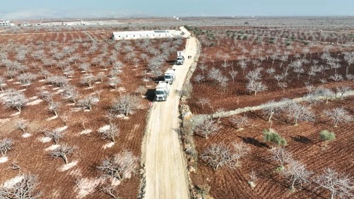 Şanlıurfa Büyükşehir Belediyesi, Güneydoğu Anadolu Bölgesi'nin eşsiz doğal güzelliklere sahip ilçelerinden biri olan Halfeti ve Birecik ilçelerinde kırsal yolları daha konforlu ve güvenli hale getiriyor.