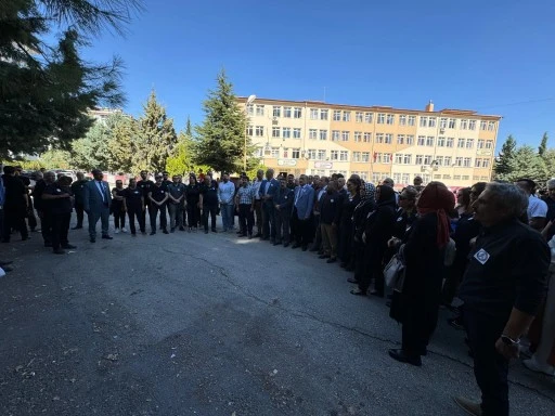 Toplumu aydınlatan mumların söndürülmesine müsade edersek hepimiz karanlıkta kalırız.